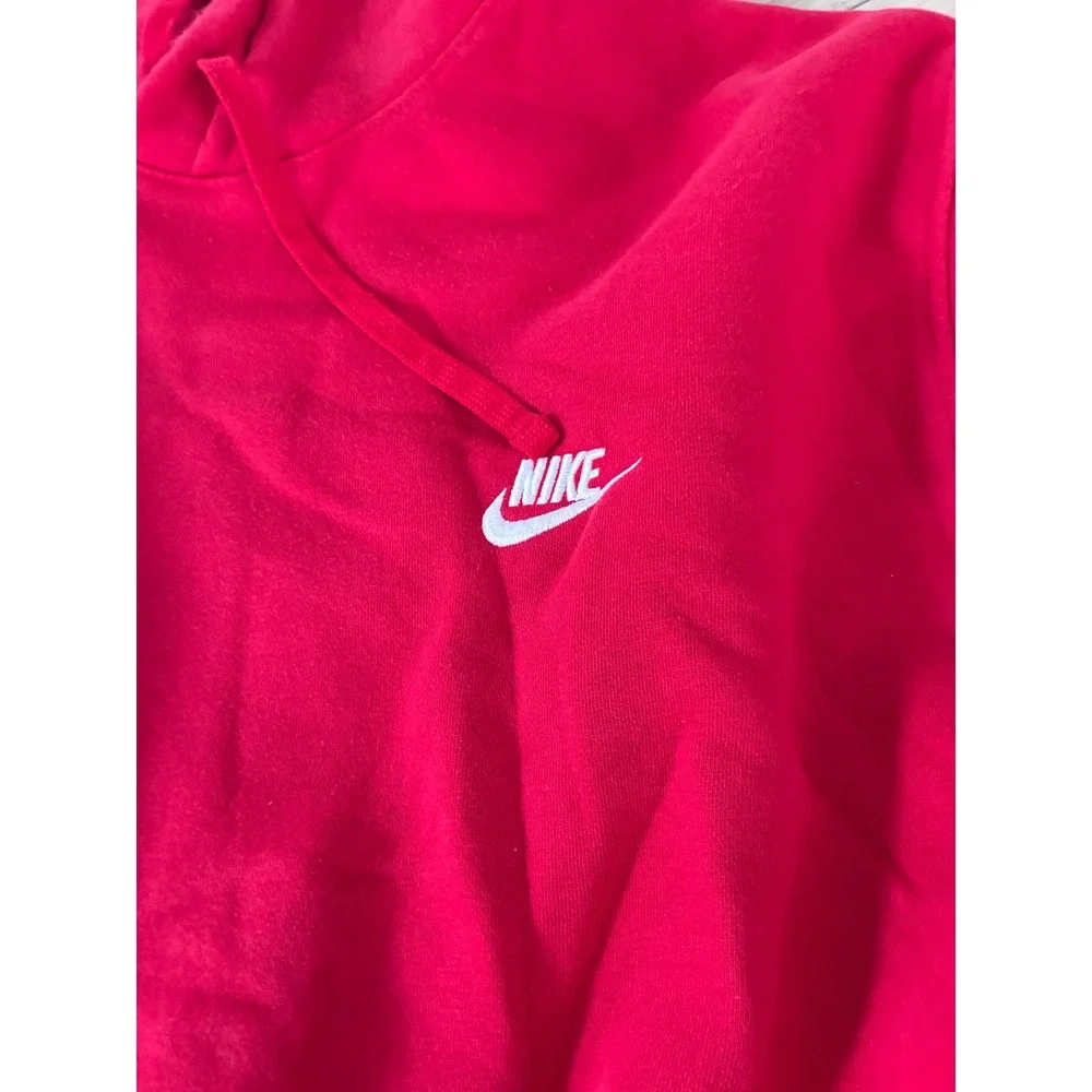 Nike sportswear club